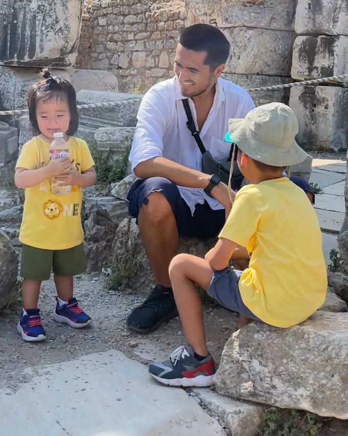 Dad with his two kids